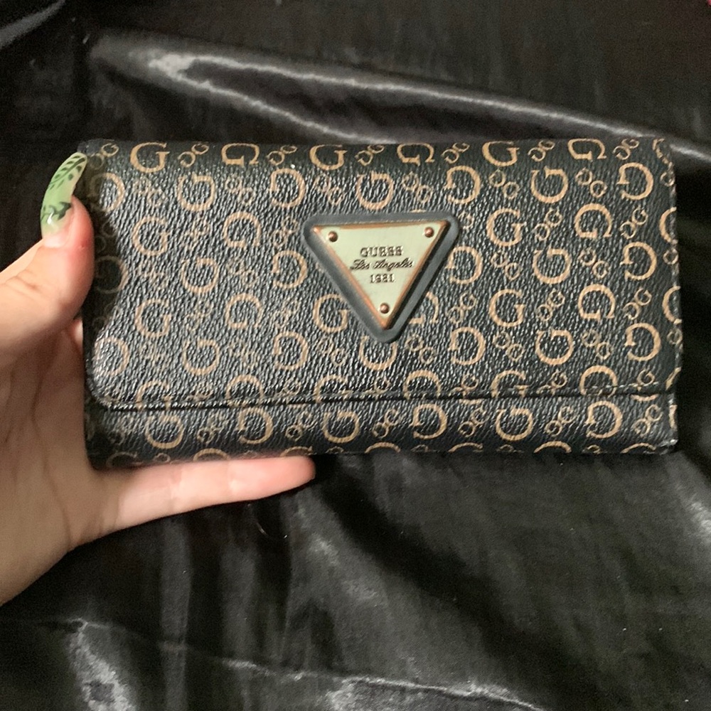 Guess tri-fold y2k wallet